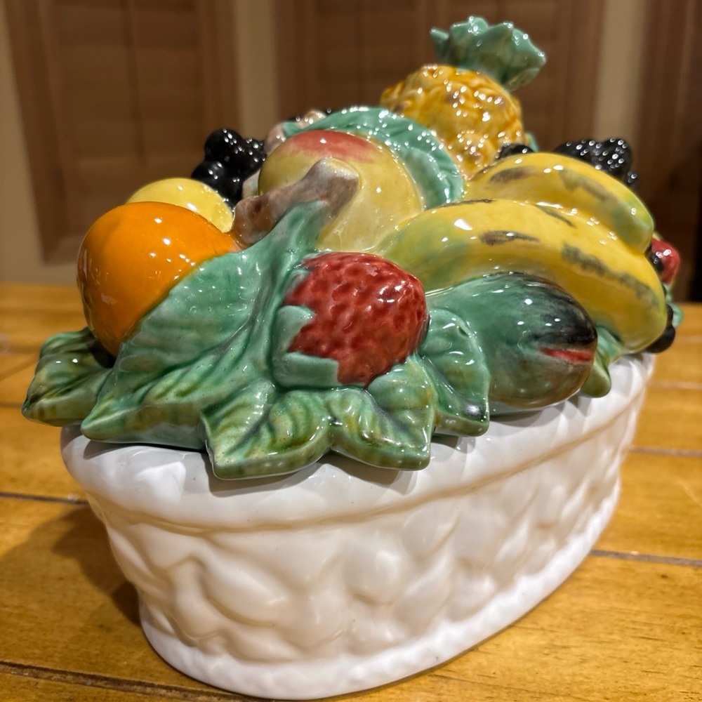 Vintage Bordallo Colorful Ceramic Fruit Basket w small defect (chip) rare find - Picture 2 of 16